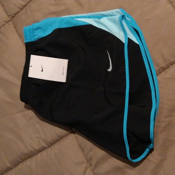 Women's Nike Running Short - Picture 2 of 3